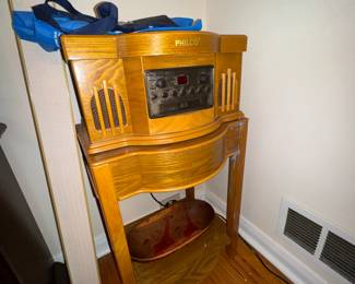 Fun Philco reproduction radio