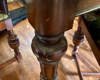 Table leg detail