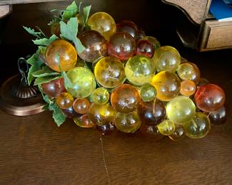 Glass grapes lamp