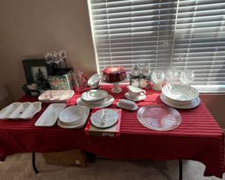 Pfaltzgraff "Winterberry" - complete set with many extra pieces!