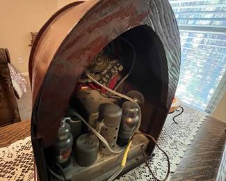 Antique tube radio