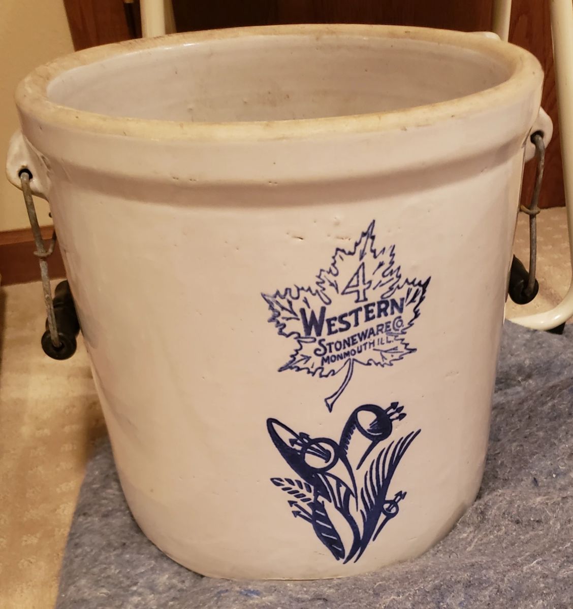 Western crock, cracked