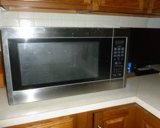 Large countertop microwave