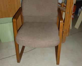 Mid-century arm chair (nothing to match)