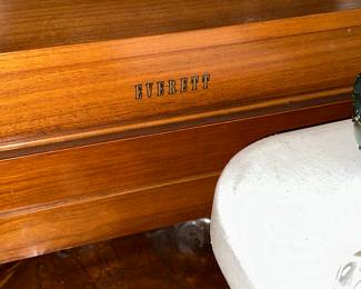Everett Piano 