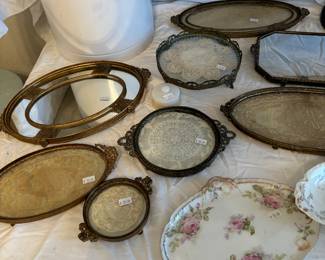 Dresser trays