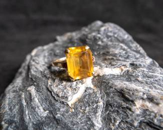 14K gold ring with large yellow colored center stone. Approx. weight is 3.70 grams and is a size 7.