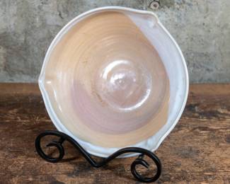Studio pottery bowl, believed to be Japanese with maker mark underneath. The bowl features a unique glaze, with gentle hues and a slightly irregular rim design, typical of Japanese craftsmanship. This piece likely dates back to the mid-20th century. One small hairline crack shown in photos.