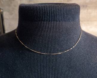 Vintage 14K yellow gold necklace. Approx. weight is 1.18 grams and measures 18''.
