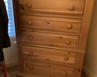 Five drawer white pine Chest of drawers