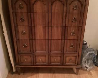 Thomasville five drawer chest of drawers