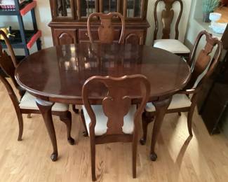 Dining table with six chairs and two leaves