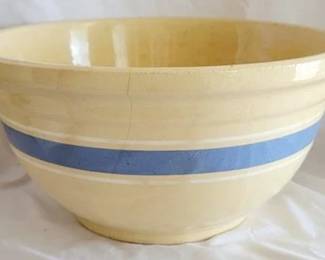 599 - Vintage USA Ovenware Large Mixing Bowl some cracks - 7 x 14"
