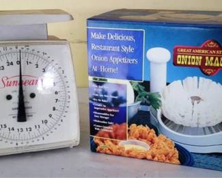 728 - Sunbeam Scale & Steakhouse Onion Machine
