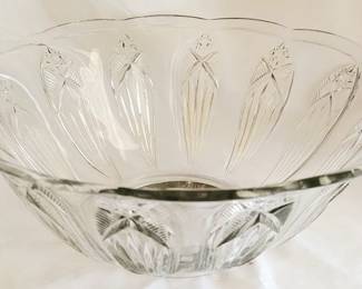 539 - Pressed Glass Serving Bowl
