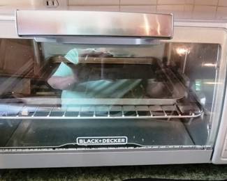 739 - Black & Decker Toaster Oven
