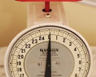 682 - Handson Kitchen Scale - 9 x 6 x 6
