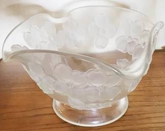 542 - Dogwood Glass Bowl - 6 x 8.5"
