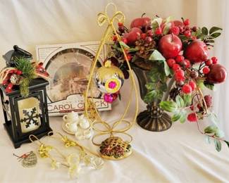 565 - Lot of Assorted Holiday Decor

