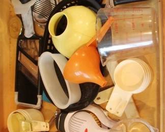 655 - Drawer Lot of Assorted Kitchen Items
