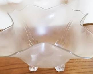 543 - Cambridge 3400 Moonstone Crimped Bowl 5.5 x 12
