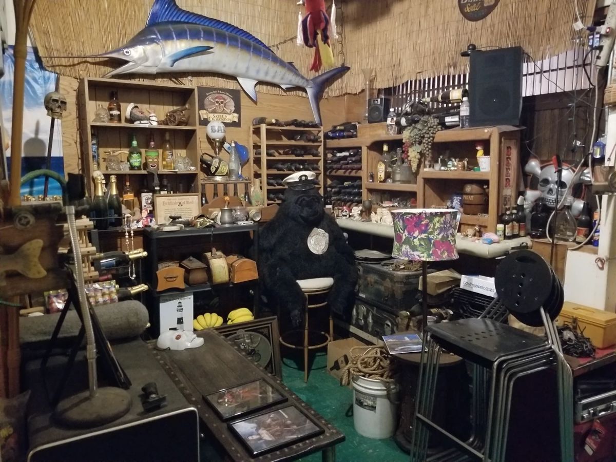 Barware, Decor & Signage