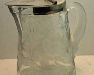 CLEAR WHEEL VUT SYRUP PITCHER