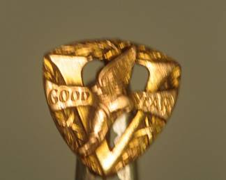WWII GOOD YEAR RUBBER "V"  FOR VICTORY PIN 