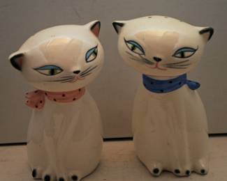 HOLT HOWARD NOISE MAKER SALT AND PEPPER