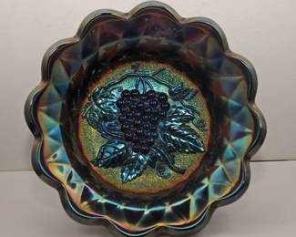 FENTON AMETHYST RAISED GRAPE PATTERN CARNIVAL BOWL