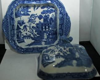 EARLY RIDGWAY BLUE WILLOW COVERED VEGETABLE DISH ENGLAND