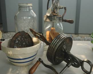 ANTIQUE KITCHEN ITEMS