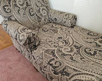 Comfy chaise Lounge
