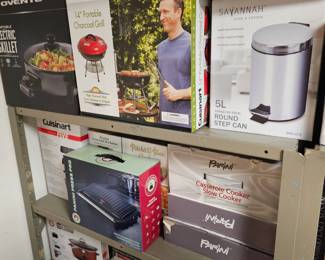 Lots of kitchen items to choose from.