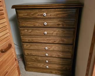 Chest of drawers
