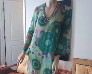 Chiffon tunic with straw hat main