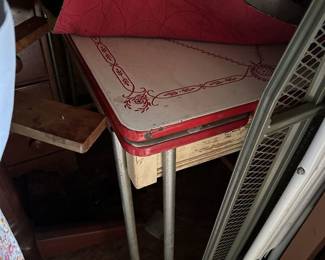 Lovely chrome and enamel 1950’s table.
