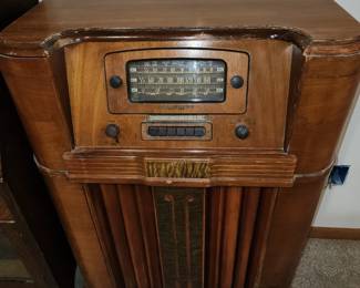 GE Radio L-916 , you can hear static