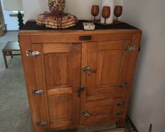 The Ranney Refrigerator Co ice box
