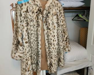 Vintage fake fur adorable coat