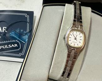 A lovely Vintage Woman's Pulsar Watch. Complete in the original box with all paperwork.