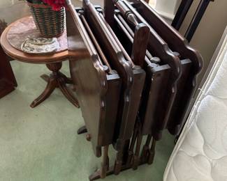 Nice MCM Set of Wooden TV trays with carrier!