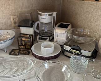 As at every estate sale, we have a wide selection of everyday housewares!