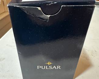 A lovely Vintage Woman's Pulsar Watch. Complete in the original box with all paperwork.