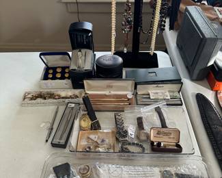 S small, but nice collection of jewelry and watches!