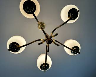MODERN CHANDELIER! 5 Arms in brass connected to a wooden center! NEAR MIGT and works perfectly! Will be taken down at the END of the sale! (WE NEED THE LIGHT!) Just a stunning piece!
