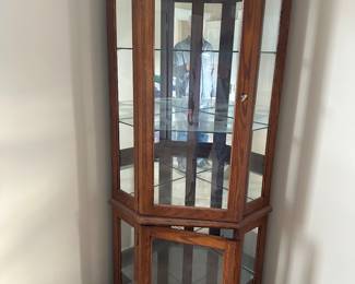 A VERY nice Wood, Glad and Mirrors Curio Cabinet!