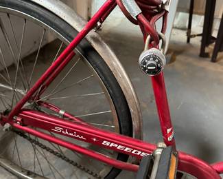 A GREAT Vintage Schwinn Speedster Cruiser Bike with front Basket! 26"