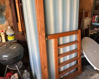 This was also in the storage unit! A COMPLETE Trundle bed Set! Looks to be in excellent shape and complete!!
