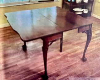 Opens up to Medium size Table